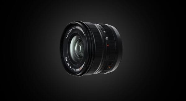 FUJIFILM XF 8mm f/3.5 R WR nổi bật với trọng lượng nhẹ và tính di động cao