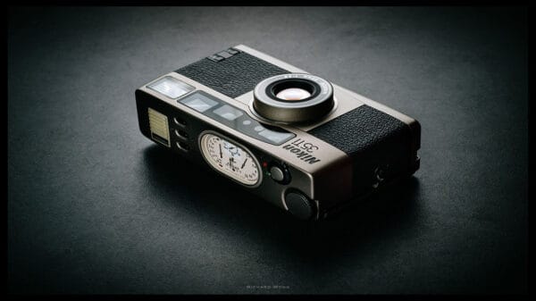 Máy Ảnh Point-and-Shoot