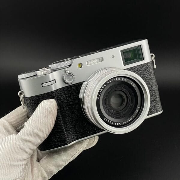 Việc mua máy ảnh Fujifilm X100VI cũ