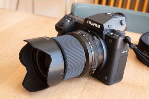 Với khẩu độ tối đa f/3.5, ống kính này hoạt động tốt trong nhiều điều kiện ánh sáng khác nhau