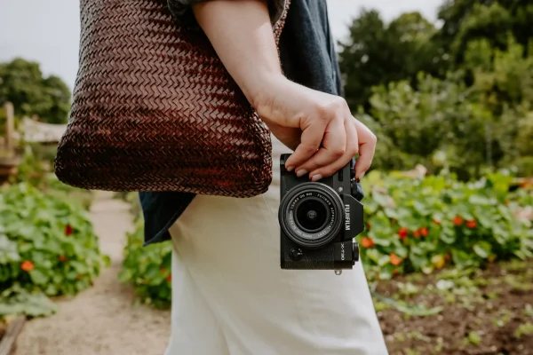 Fujifilm X-T30 III nâng cấp đáng kể so với phiên bản tiền nhiệm nhờ cảm biến APS-C 26.1MP X-Trans CMOS 4 kết hợp với bộ xử lý hình ảnh X-Processor 5 tiên tiến